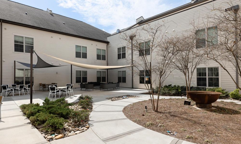 The Claiborne at Baton Rouge memory care outdoor courtyard