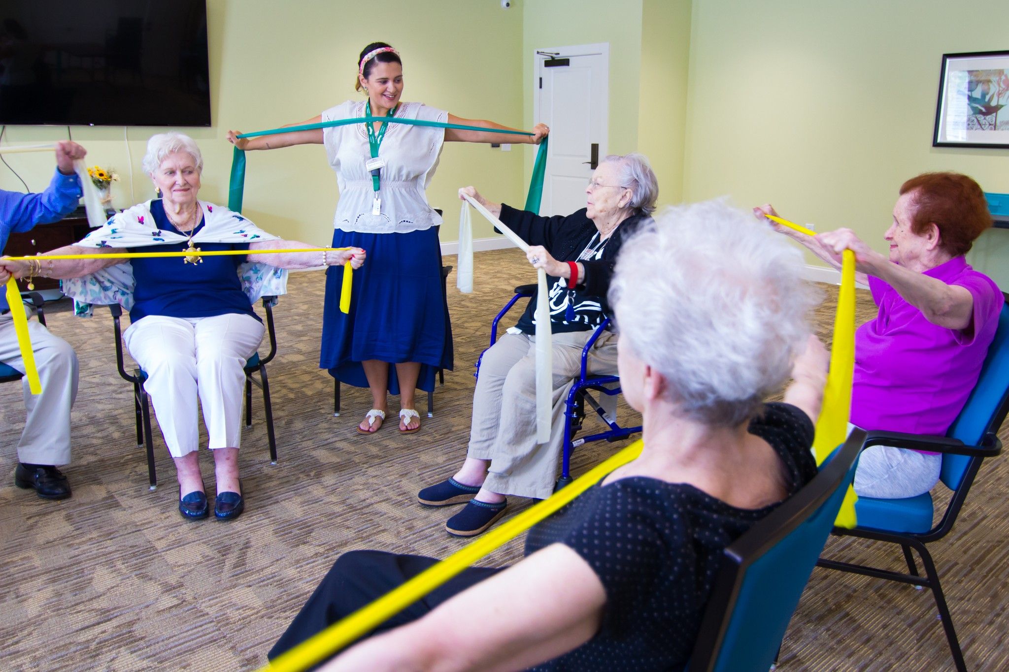 Brickmont at Johns Creek senior living community fitness and wellness class in progress, physical therapy