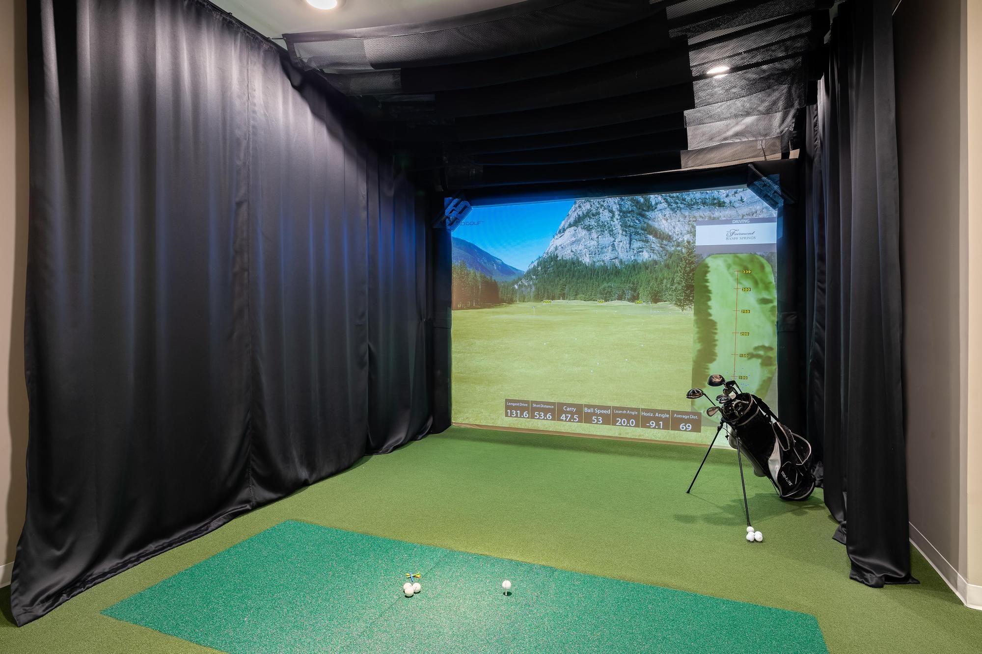 The Claiborne at Brickyard Crossing golf simulator