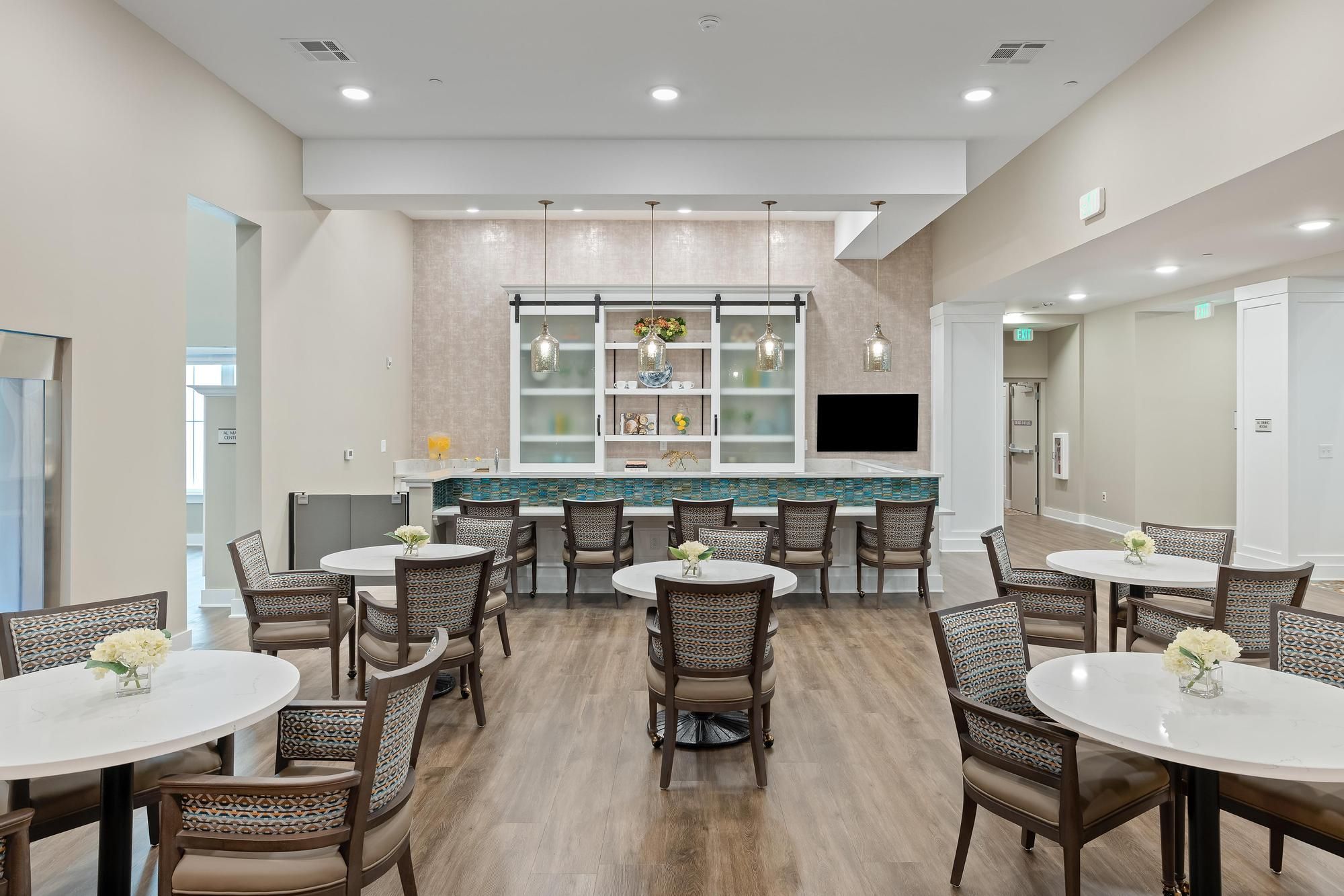 The Claiborne at Brickyard Crossing assisted living dining and bar area