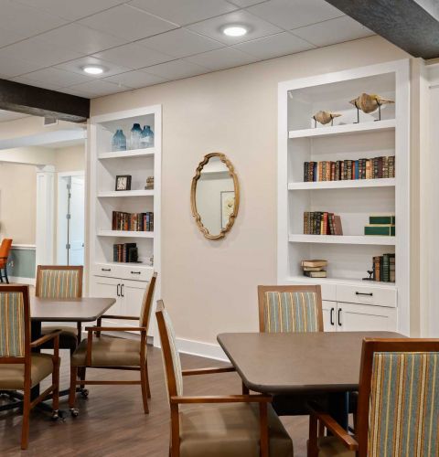 The Claiborne at Gulfport Highlands dining and bar area for senior residents