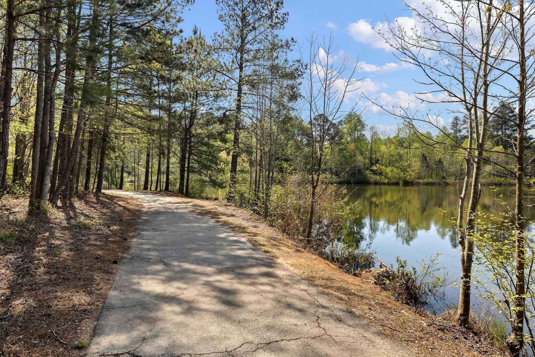 The Claiborne at Newnan Lakes access to community nature trails