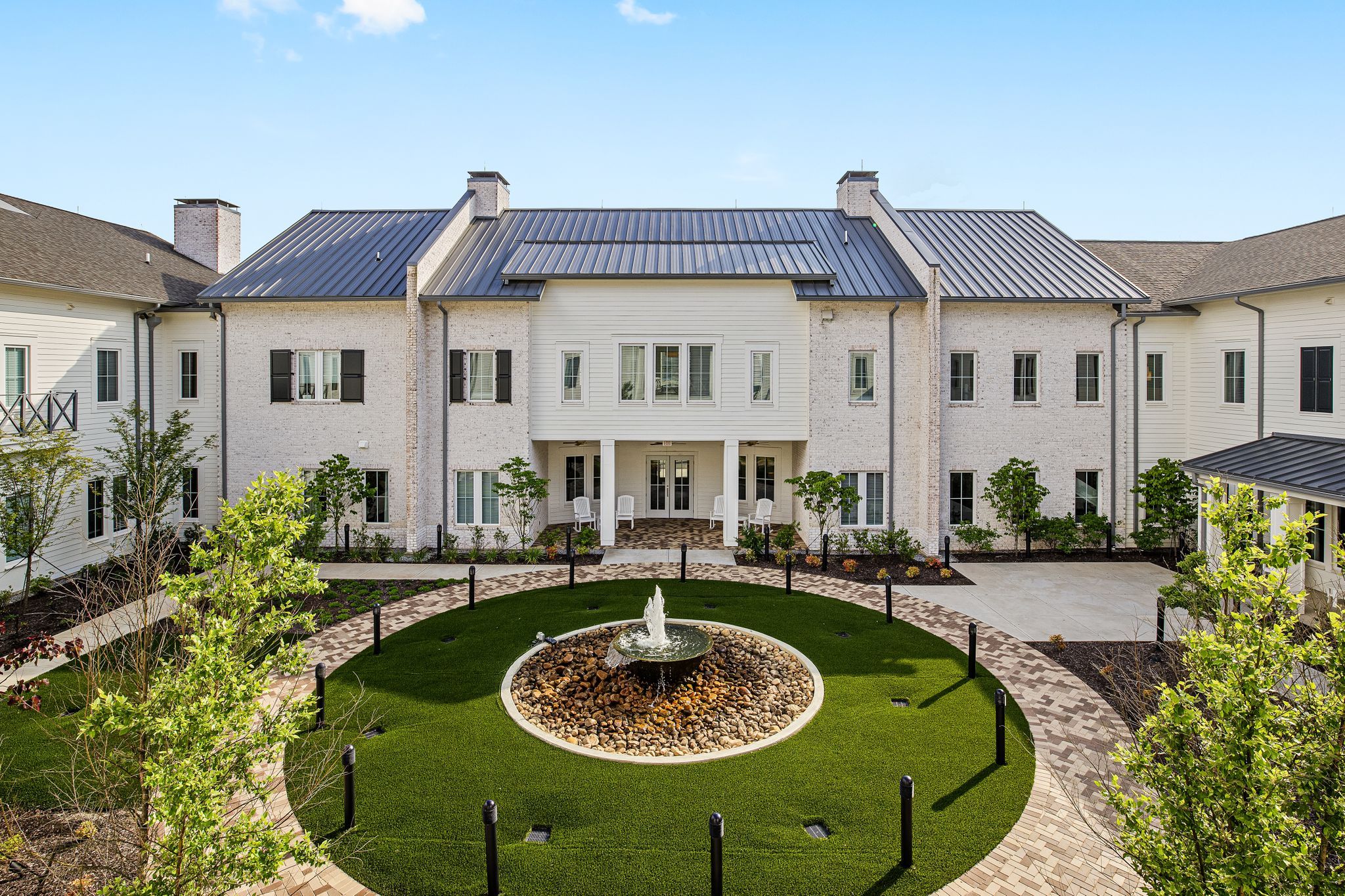 The Claiborne at Shoe Creek view of courtyard and fountain