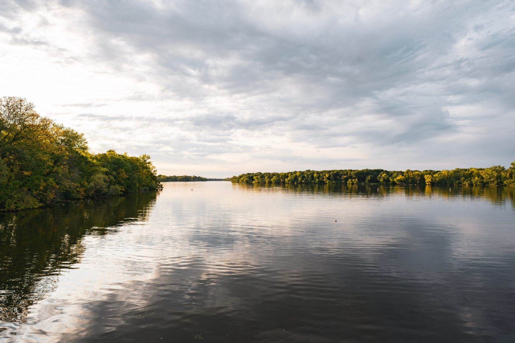 The Claiborne at Shoe Creek nearby the Mississippi River, trees and water