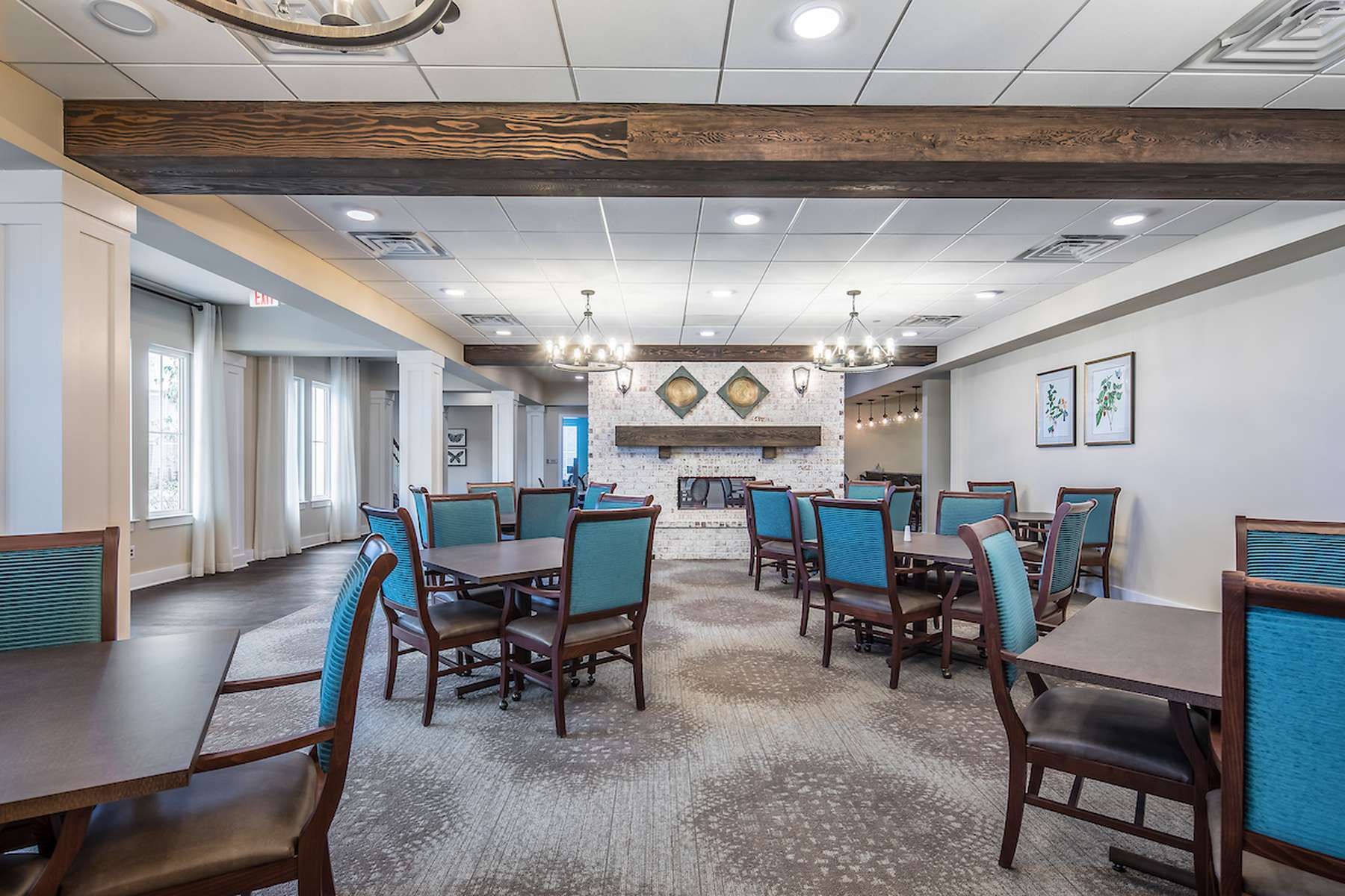 The Claiborne at West Lake assisted living dining area