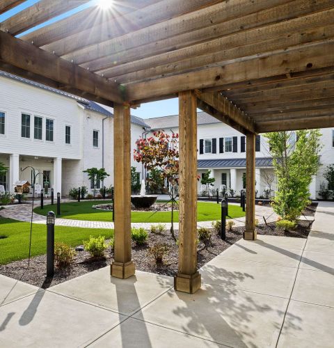 The Claiborne at West Lake outdoor courtyard with fountain and terrrace