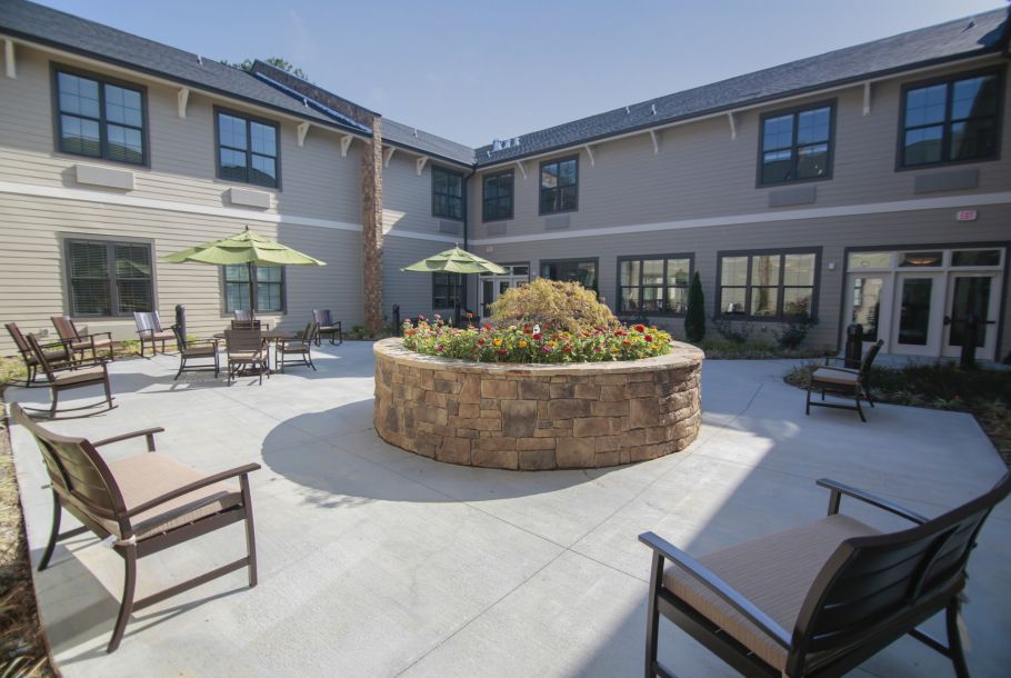 Brickmont at Acworth spacious courtyard with seating and fountain